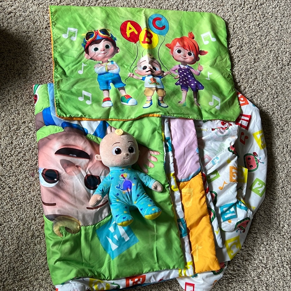 LIKE NEW complete Cocomelon toddler bedding set w/Cocomelon JJ bedtime plush
